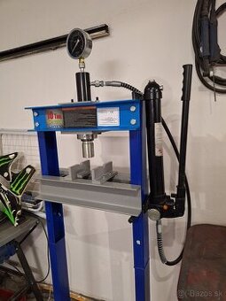 Hydraulicky lis