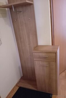Zavesna skriňa do chodby