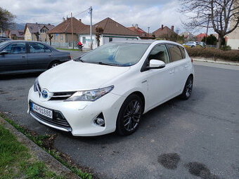 Toyota Auris Hybrid