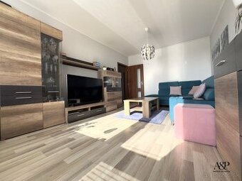 REKONŠTRUOVANÝ VEĽKÝ 3 IZB. BYT S DVOMI BALKÓNMI, 84M2, ROBO