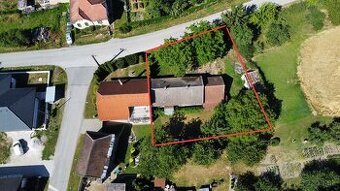 Pozemok 833m² so starým domom, Livina
