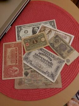 Staré bankovky.