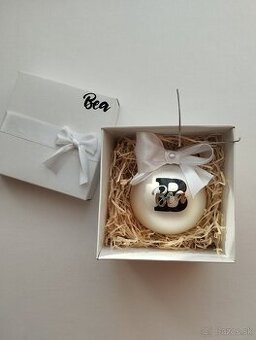 vianočná guľa a zvonček