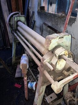 Skružovanie plechu tyčí, opravy sústruhov drobná kovovyroba