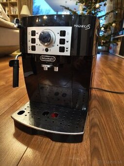 Kávovar DeLonghi Magnifica S ECAM 22.112.B