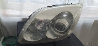 Prednés svetlomety Toyota