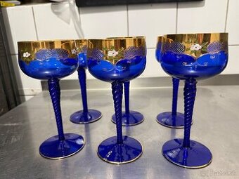 Kobaltovo modré, ručne maľované a zlatené poháre, ČSSR