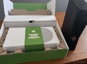 Predám Xbox Series S – Kompletné balenie, top stav