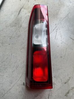 RENAULT TRAFFIC OD 2020 VYSSIE ZADNE LAVE SVETLO ORIGINAL