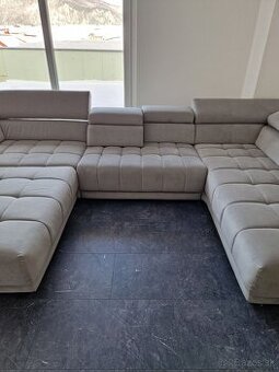 Veľký gauč s nastaviteľnými opierkami