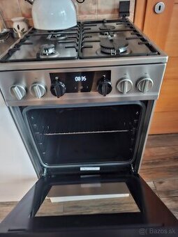 SPORÁK s teplovzdušnou rúrou.