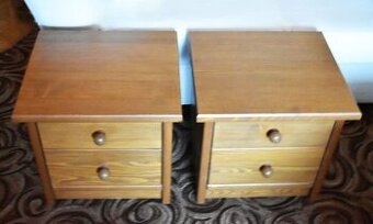 Nočné stolíky z masívu