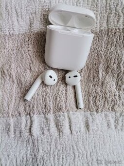 Apple air pods 1 generácie na náhradné diely jedno slúchadlo