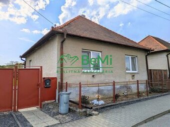 REZERVOVANÉ - Predaj, rodinný dom s veľkým pozemkom - Velčic