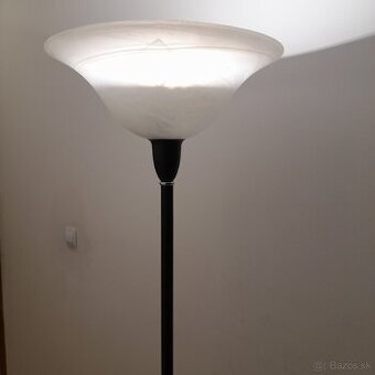 Stojacá lampa