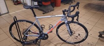 Cestný karbonový bike Kellys URC 30