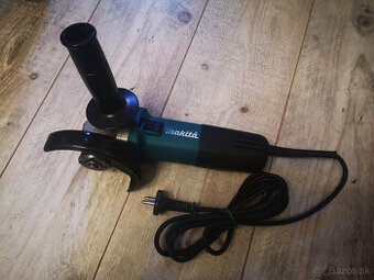 MAKITA 9558NBR UHLOVÁ BRÚSKA