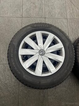 Predam zimnu sadu s plechovymi diskami a rozmerom 215/60 R16