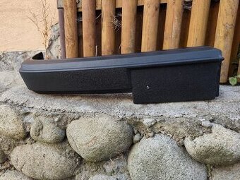 Prava polka nárazníka škoda