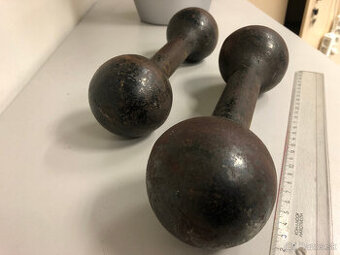 Staré kovové činky