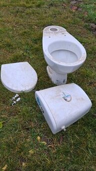 Nepouzivane wc s keramickou nadrzkou