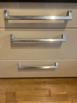 Kuchynske/nabytkove uchytky Hanak