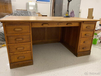 predam USA dubovy stol