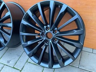 Phoenix22 Schwarz Superb3V 5x112 8j x19ET 44 VW