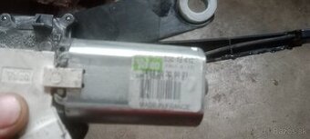 Peugeot 807 stirač kufrového okna