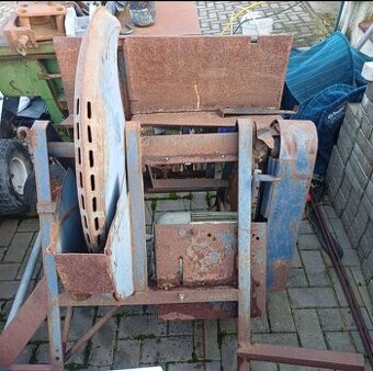 Predám cirkular na drevo metrovicu