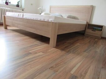 Luxusná dubová postel Klára + zdarma 2 masívne stolíky