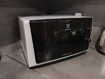 Electrolux mikrovlnná rúra