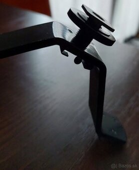 Univerzálny držiak na päticu blesku V-Sheap Triple