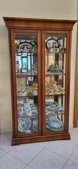 Luxusná talianska vitrína masív/dýha,výborný stav