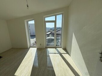 Moderný 4-izbový poschodový rodinný dom