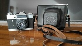 Starý fotoaparát Zenit E - 1