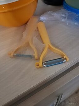 Škrabka tupperware