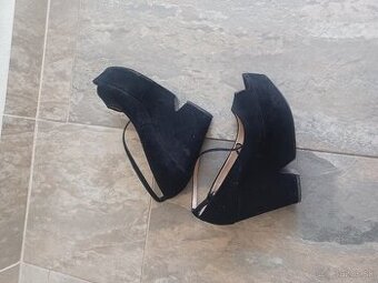 Zara čierne sandale na platforme
