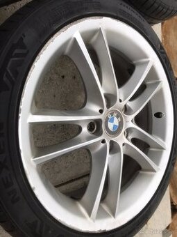 225/40 R18