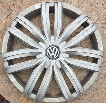 Predam 3 puklice VW 16