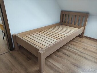 Masivna drevená postel 90x200