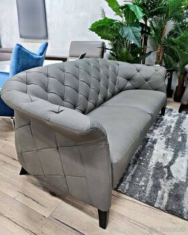 Moderné chesterfield kožené dvojsedenie - šedé