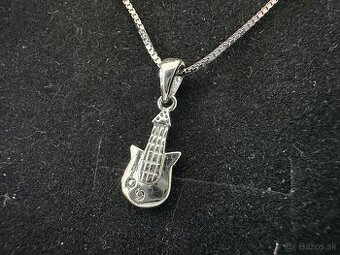 Predám strieborný prívesok (gitara)