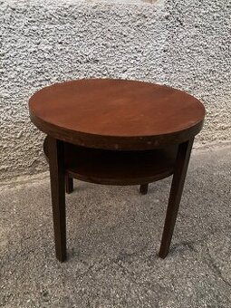 retro okrúhly konferenčný stolík