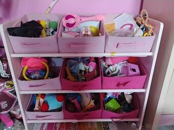 Regál+ kresielko+žehliaca doska +hračky