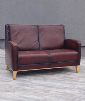 Dvojsedačka kožená bordová.