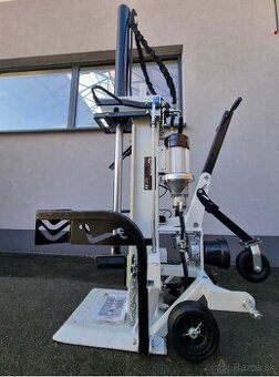 Hydraulický štiepkovač. Výkonný tlak 22 ton. Nórska verzia.