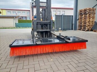 Zametacia metla na VZV alebo na paletizačné vidly