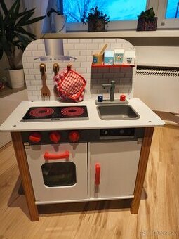 Detská drevená kuchynka