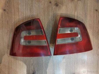 Octavia 2 sedan zadné svetlá